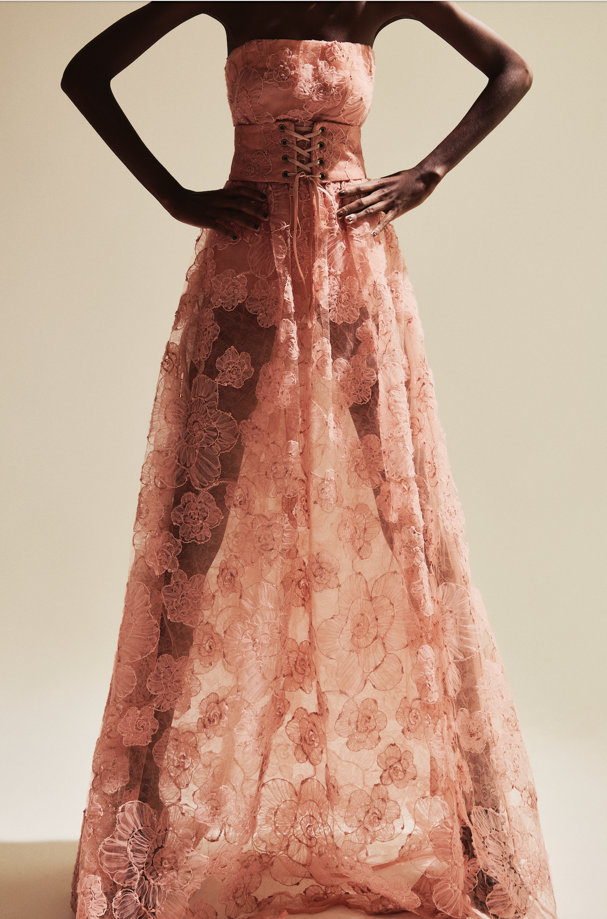 Vestido TQC Fleur Rosé Collab Vanessa Abbud