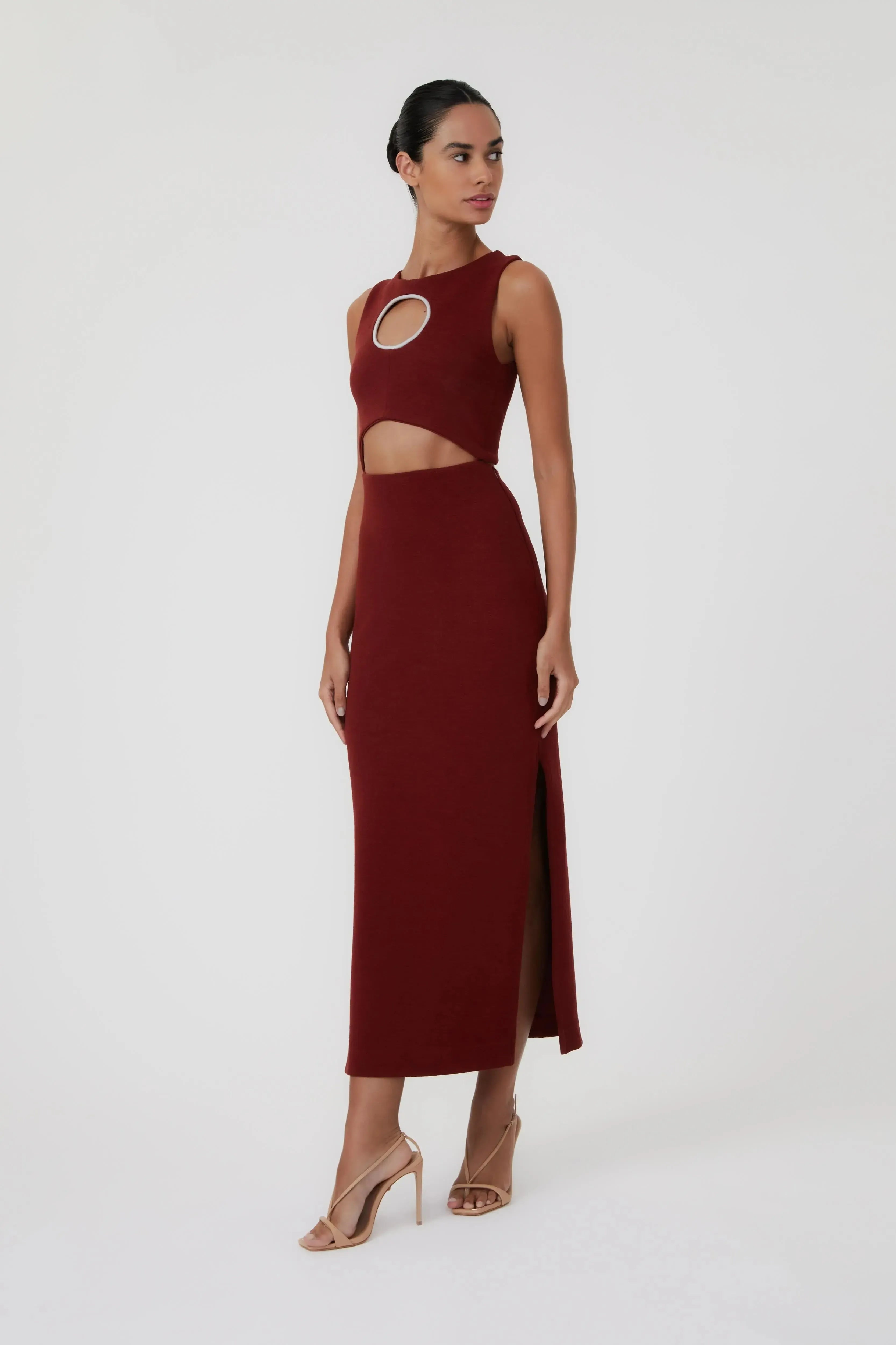 Vestido cut out círculo cherry