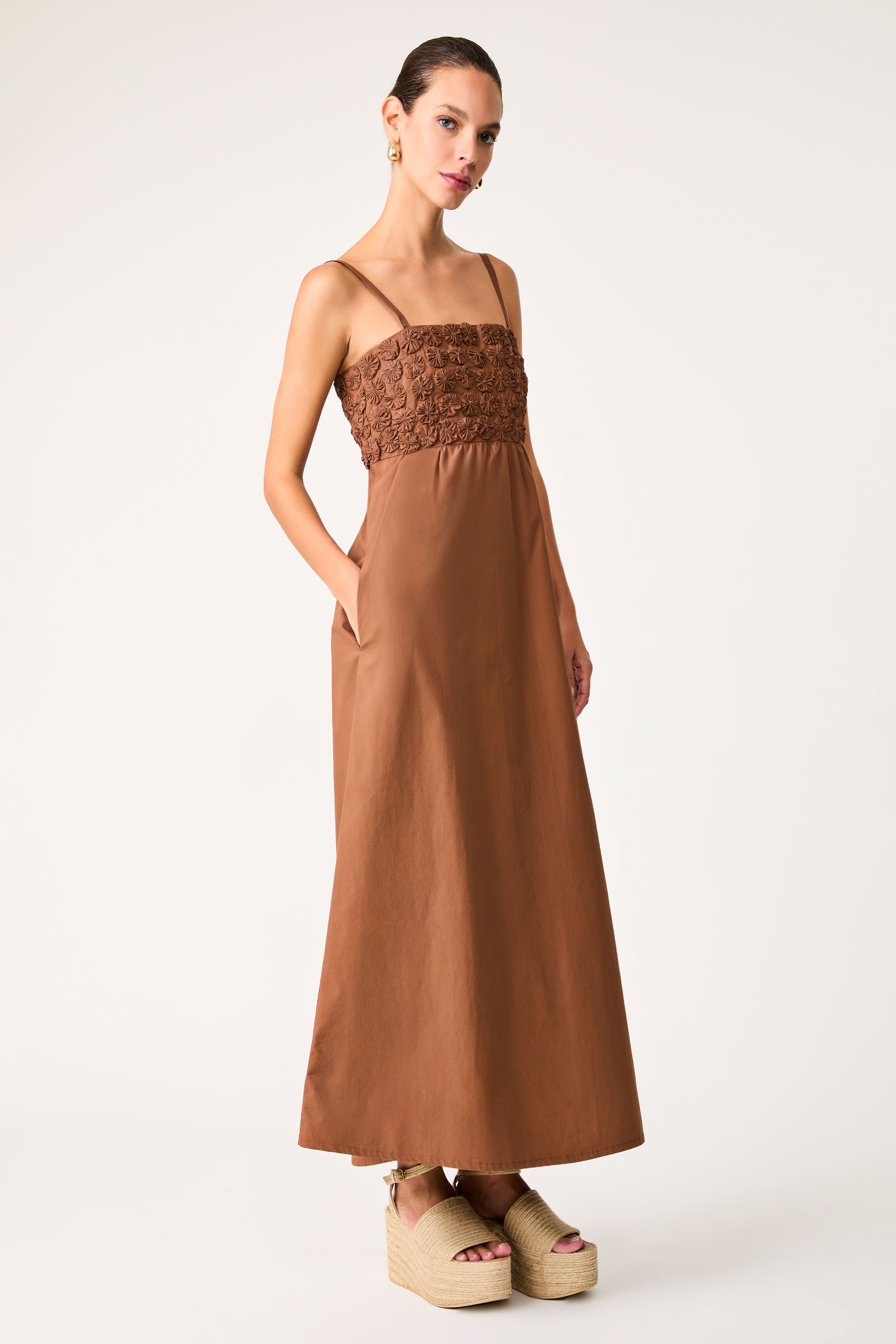 Vestido Midi Detalhes Artesanais Le Corail Mocha