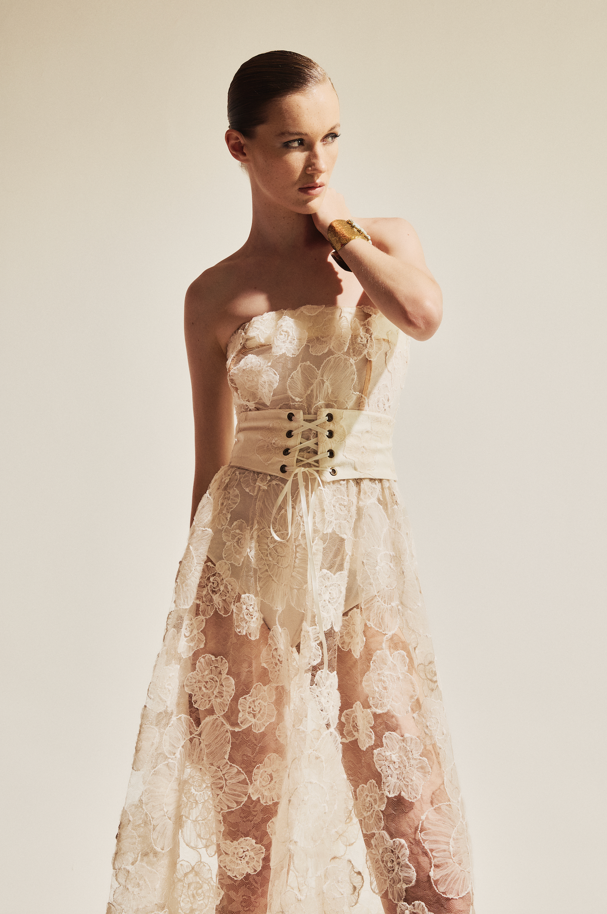 Vestido TQC Fleur Off White Collab Vanessa Abbud